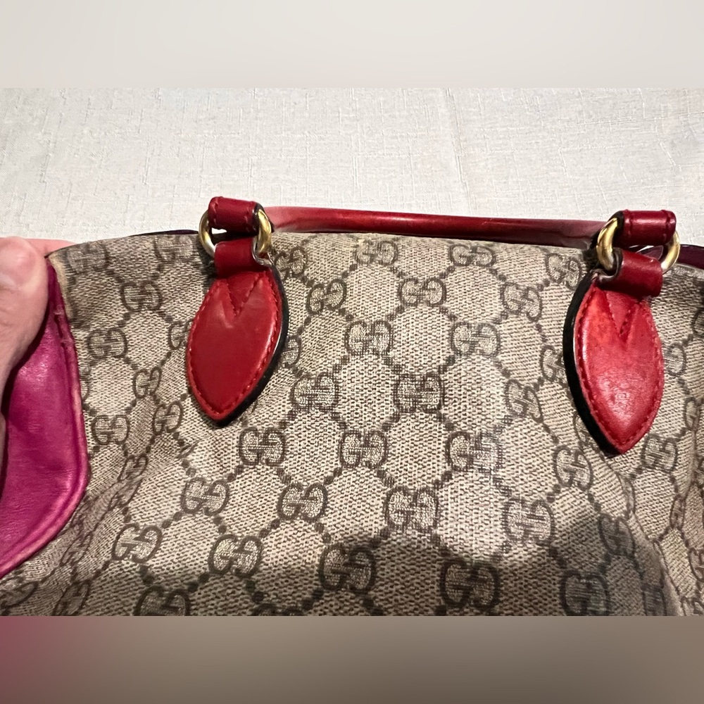 Gucci Bicolor GG Supreme
Mini Boston Handbag
Multicolor